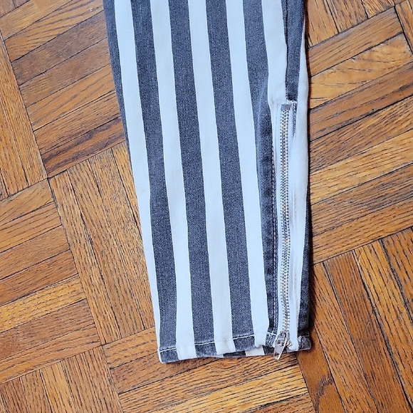 Bullhead Black and White Striped High-Rise Skinniest Jeans Size 9 Like New - Picture 10 of 12